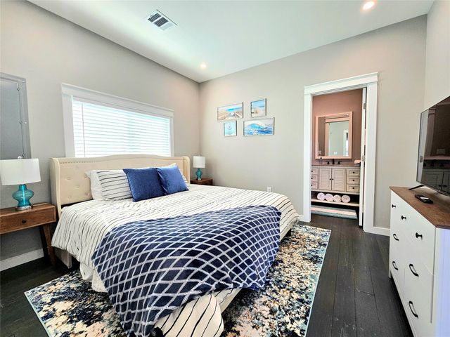 1075 Shady Lane, Gilchrist, TX 77617