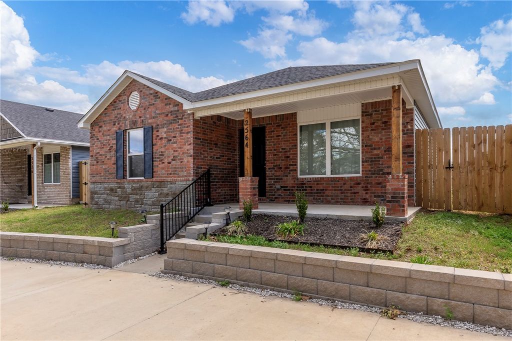 2564 Illinois Alley, Fayetteville, AR 72701