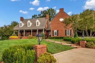 2449 Durham Manor Dr, Franklin, TN 37064