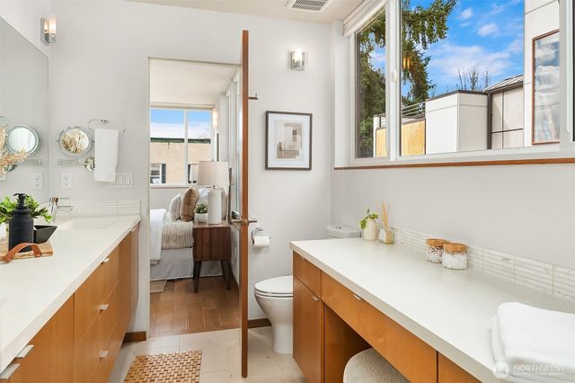 114 N 39th Street, Seattle, WA 98103