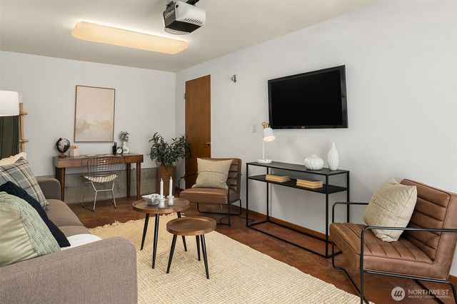 114 N 39th Street, Seattle, WA 98103