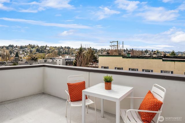 114 N 39th Street, Seattle, WA 98103