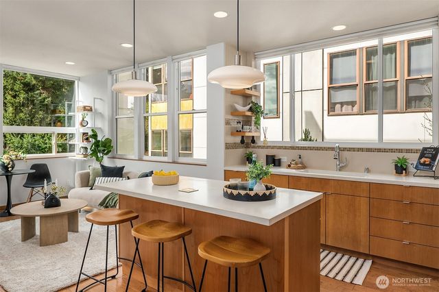 114 N 39th Street, Seattle, WA 98103