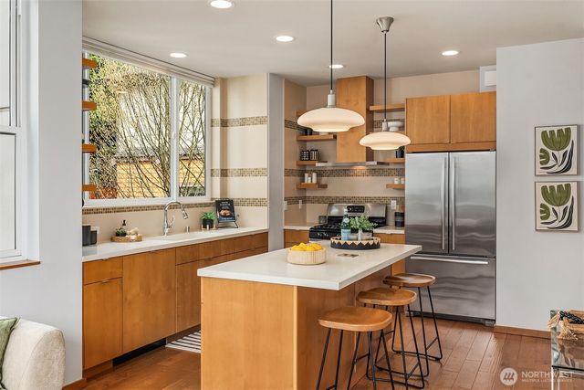 114 N 39th Street, Seattle, WA 98103