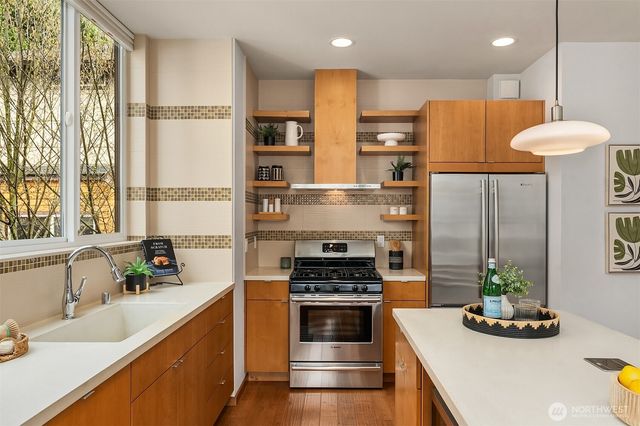 114 N 39th Street, Seattle, WA 98103