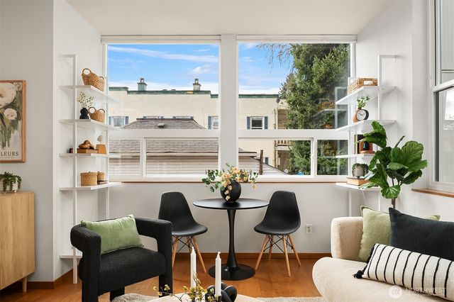 114 N 39th Street, Seattle, WA 98103