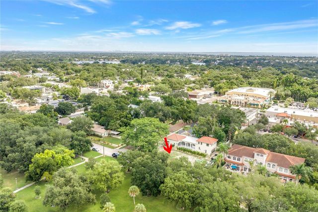 1949 5TH STREET N, St Petersburg, FL 33704
