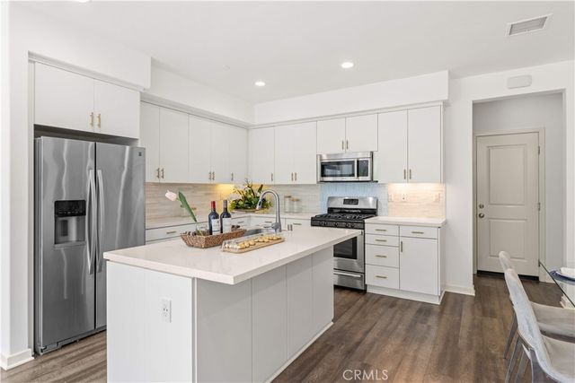 56 Bay Layrel, Irvine, CA 92618