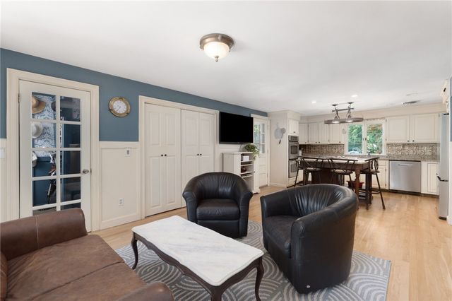 1 Gladridge Drive, East Greenwich, RI 02818