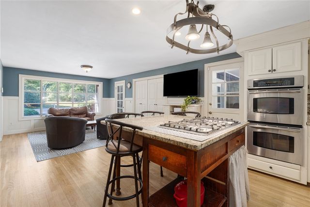 1 Gladridge Drive, East Greenwich, RI 02818