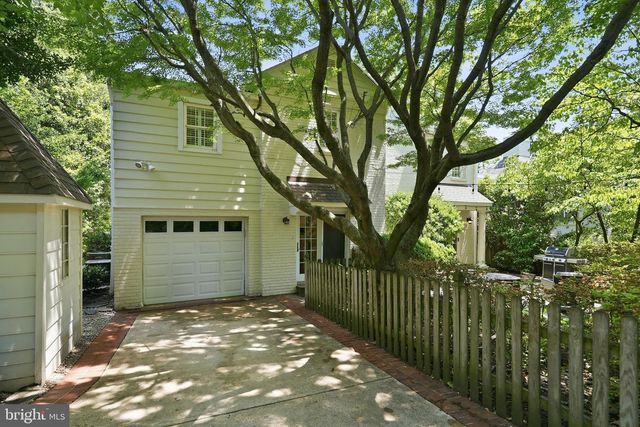 8504 LYNWOOD PL, Chevy Chase, MD 20815