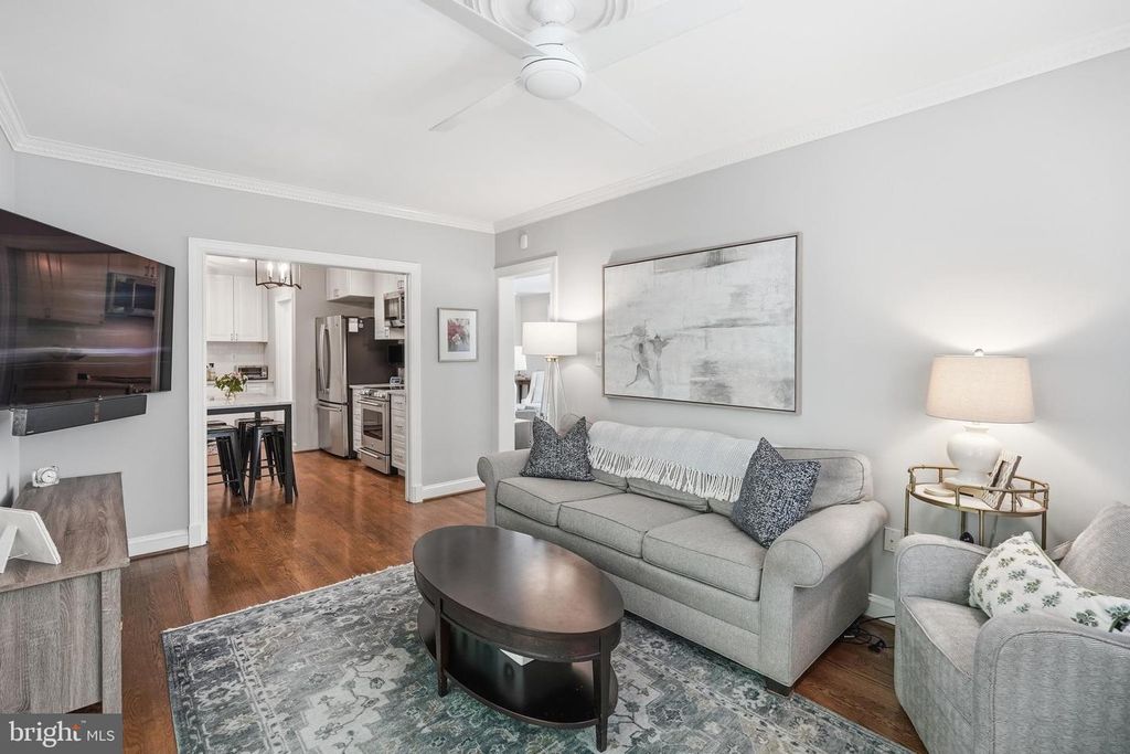 Image 15 of property listing at 8504 LYNWOOD PL, Chevy Chase, MD 20815