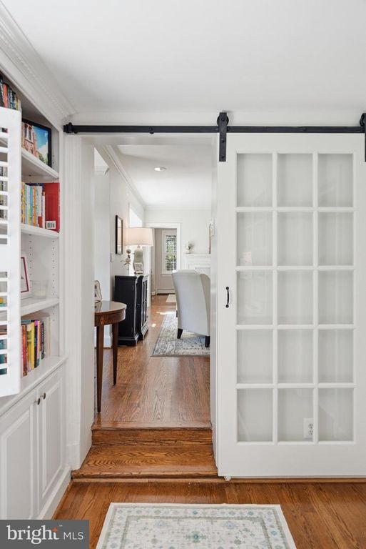 Image 18 of property listing at 8504 LYNWOOD PL, Chevy Chase, MD 20815