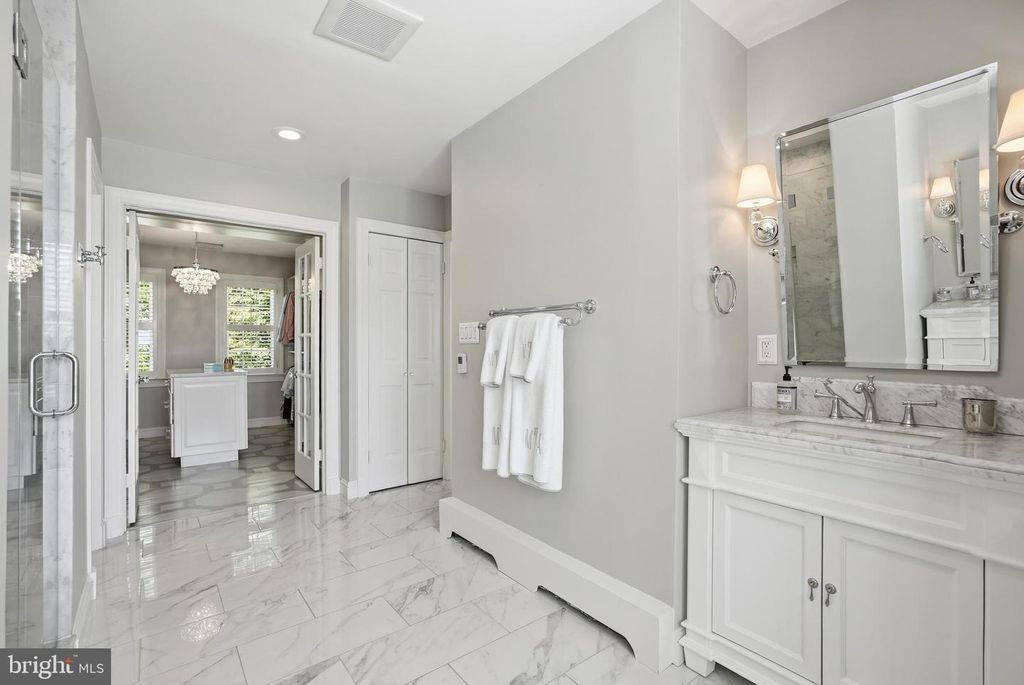 Image 23 of property listing at 8504 LYNWOOD PL, Chevy Chase, MD 20815