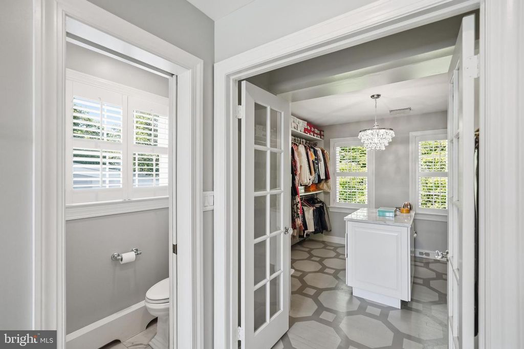 Image 25 of property listing at 8504 LYNWOOD PL, Chevy Chase, MD 20815