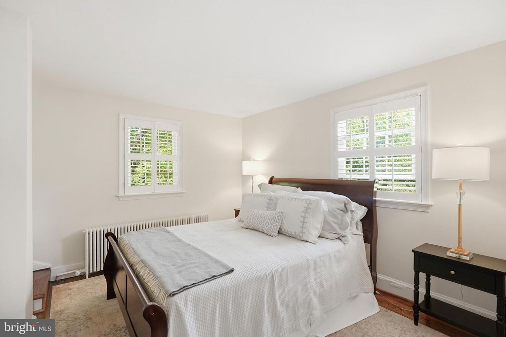 Image 27 of property listing at 8504 LYNWOOD PL, Chevy Chase, MD 20815
