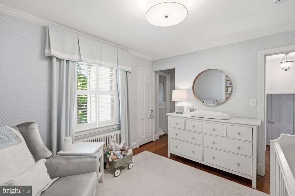 Image 30 of property listing at 8504 LYNWOOD PL, Chevy Chase, MD 20815