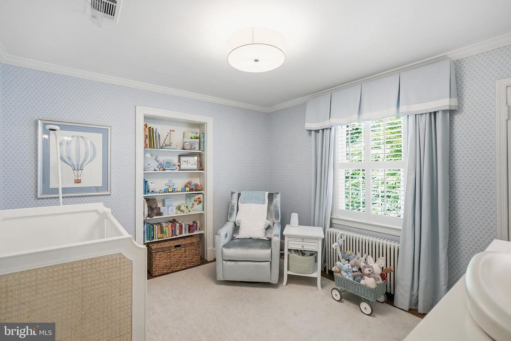 Image 32 of property listing at 8504 LYNWOOD PL, Chevy Chase, MD 20815
