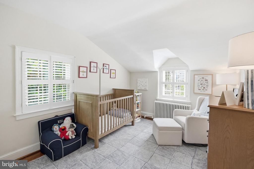 Image 33 of property listing at 8504 LYNWOOD PL, Chevy Chase, MD 20815