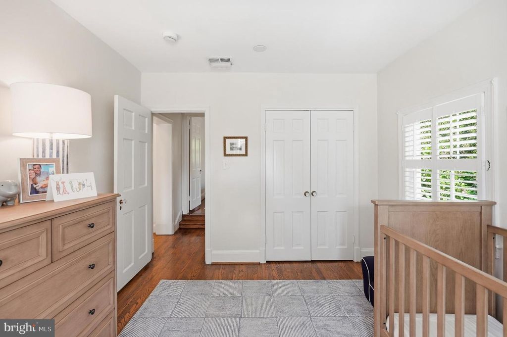 Image 34 of property listing at 8504 LYNWOOD PL, Chevy Chase, MD 20815