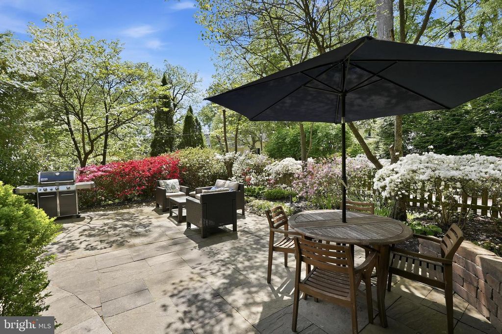 Image 37 of property listing at 8504 LYNWOOD PL, Chevy Chase, MD 20815