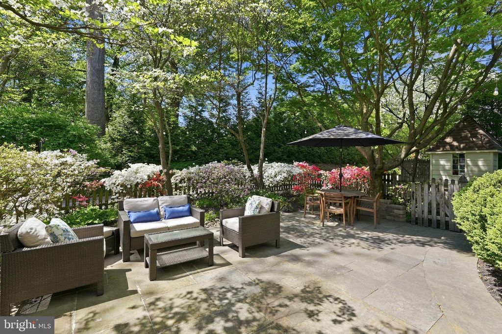 Image 38 of property listing at 8504 LYNWOOD PL, Chevy Chase, MD 20815