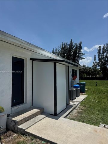 19530 SW 210th St, Miami, FL 33187