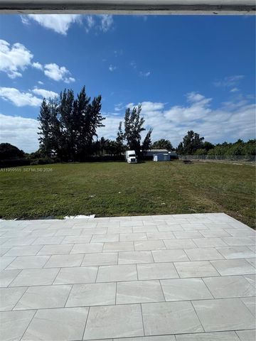 19530 SW 210th St, Miami, FL 33187