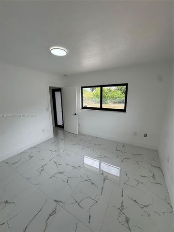 19530 SW 210th St, Miami, FL 33187