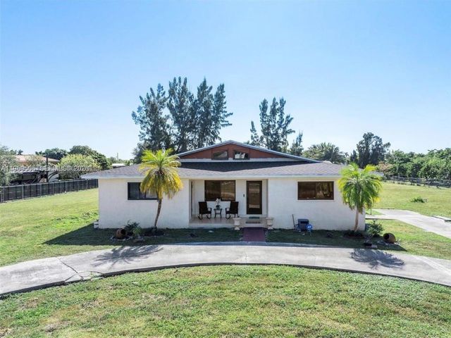 19530 SW 210th St, Miami, FL 33187