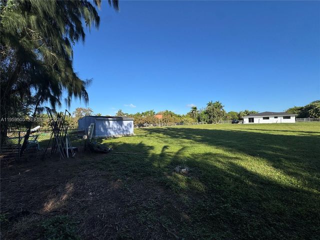 19530 SW 210th St, Miami, FL 33187