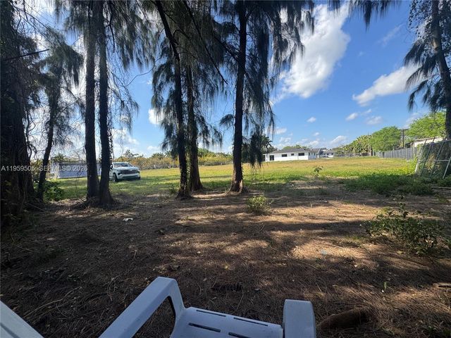 19530 SW 210th St, Miami, FL 33187