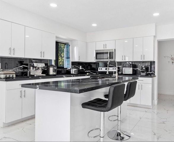 19530 SW 210th St, Miami, FL 33187