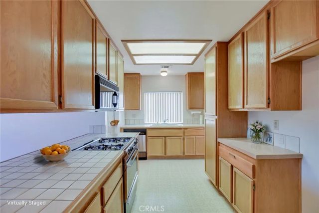 15920 Foxwood, Victorville, CA 92395