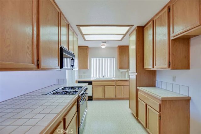 15920 Foxwood, Victorville, CA 92395