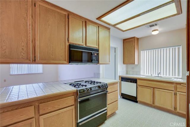 15920 Foxwood, Victorville, CA 92395