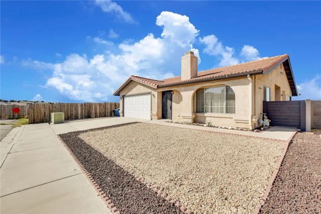 15920 Foxwood, Victorville, CA 92395