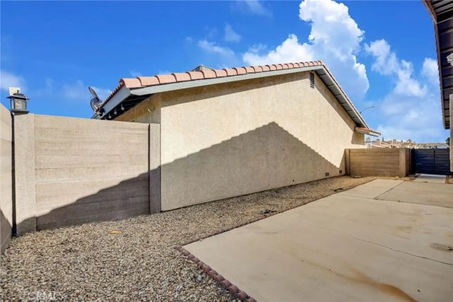 15920 Foxwood, Victorville, CA 92395
