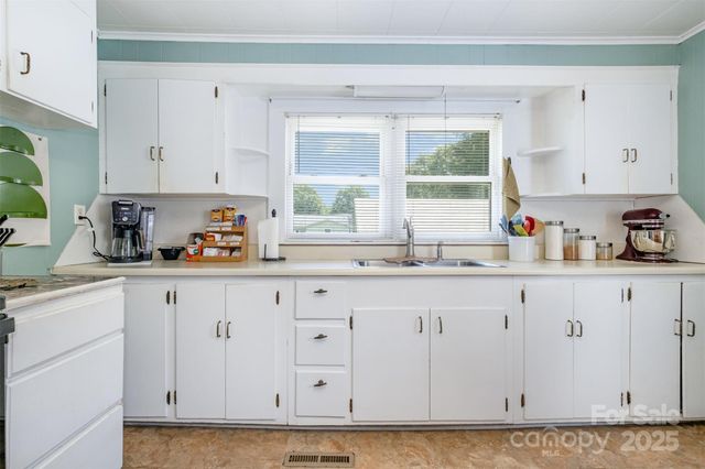 811 Cleveland Avenue, Grover, NC 28073