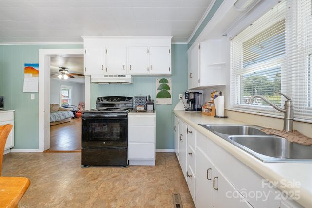 811 Cleveland Avenue, Grover, NC 28073