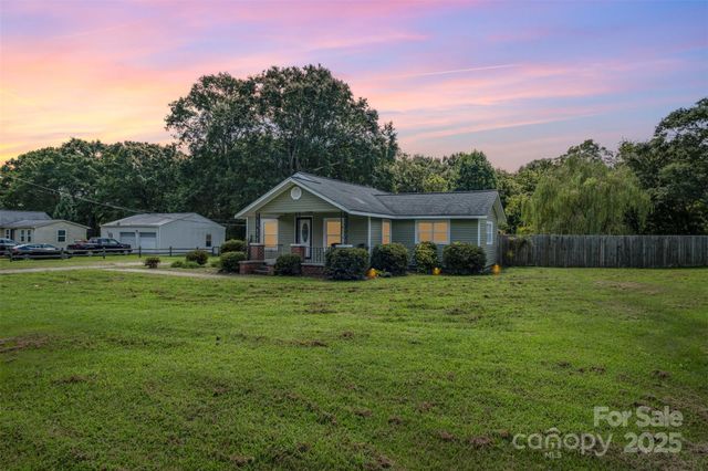 811 Cleveland Avenue, Grover, NC 28073
