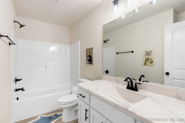 8986 E 163rd Street S, Bixby, OK 74008