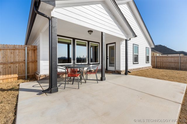 8986 E 163rd Street S, Bixby, OK 74008