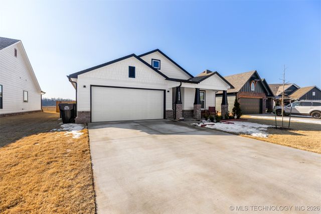 8986 E 163rd Street S, Bixby, OK 74008