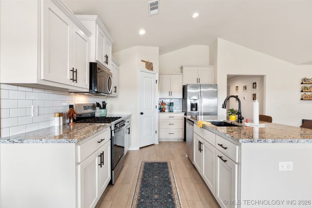 8986 E 163rd Street S, Bixby, OK 74008