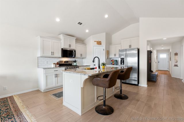 8986 E 163rd Street S, Bixby, OK 74008