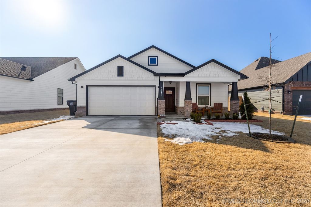 8986 E 163rd Street S, Bixby, OK 74008