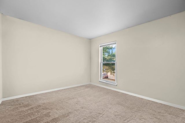 1910 HUNTINGTON Boulevard, Hoffman Estates, IL 60169