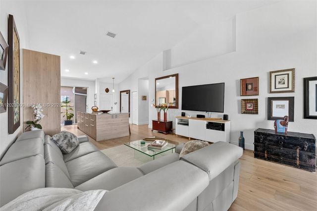 2411 SW Aragon Blvd 2, Sunrise, FL 33322
