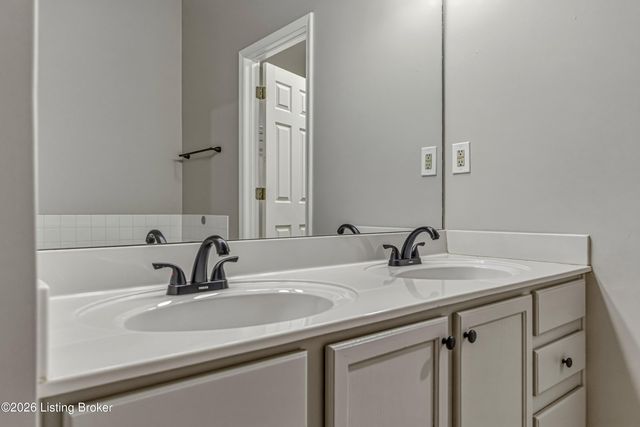 8305 Adams Run Rd, Louisville, KY 40228
